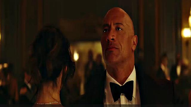 Gal Gadot hot cleavage, Ritu Arya busty