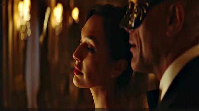 Gal Gadot hot cleavage, Ritu Arya busty