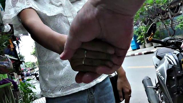 тайка Mai2 трахается с новым парнем в тук-туке