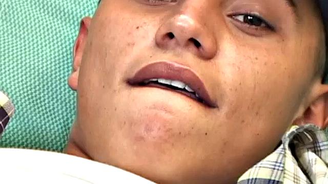 латинский твинг дрочит и кончает один