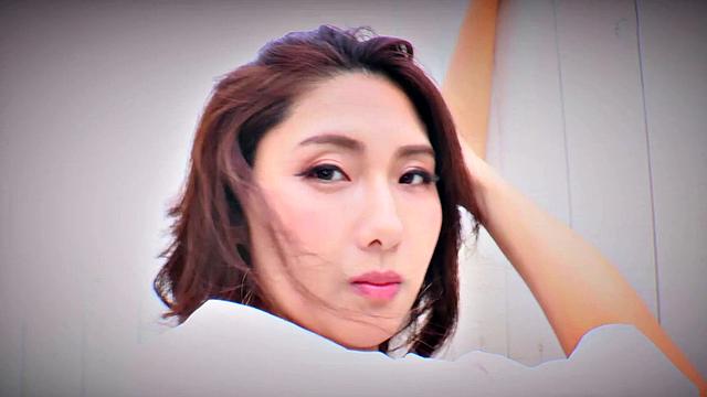 chitose hara ласкает себя ногами и пальцами