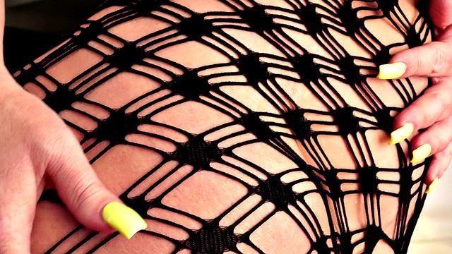 From super-geek to bombshell