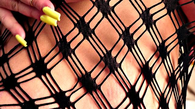 From super-geek to bombshell