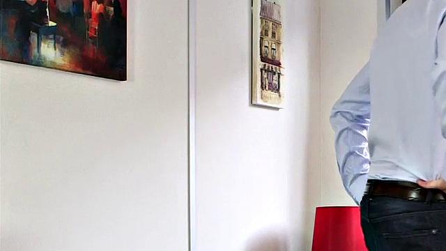 британский покорный с микрохуем ржет, пока госпожа стебется