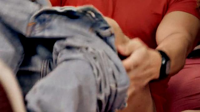 волосатая киска выбрала белый член-бриться сегодня не модно