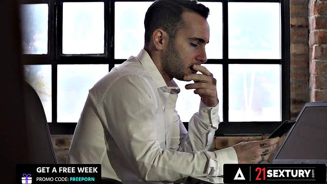 21 SEXTURY - Sexy Alyssa Bounty Wants Her Ass Fucked By Man While Working From Home