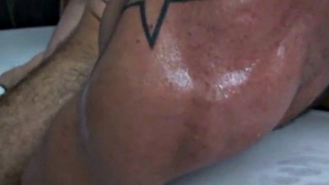 Amateur German jock with tattoos barebacked by BF