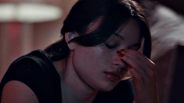 Big-titted MILF rubs 19yo pussy after pussylicking