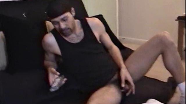 Энрике не удержался и отсосал здоровый член другу