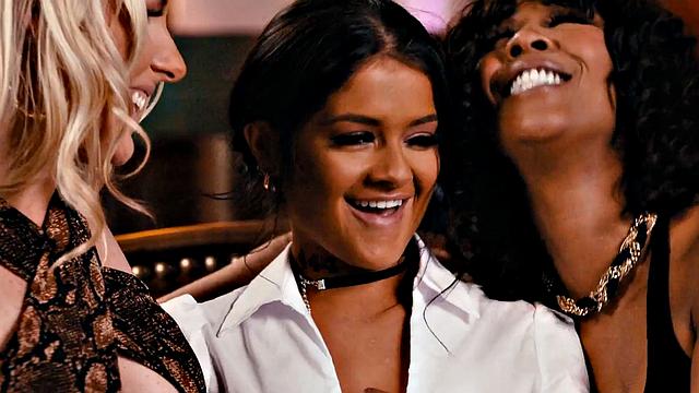 Blonde mature pussylicked in 3some