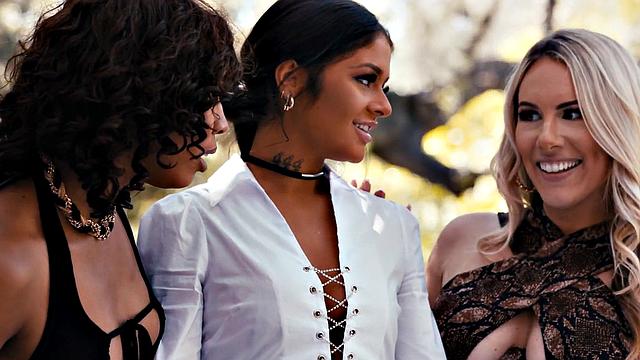 Blonde mature pussylicked in 3some