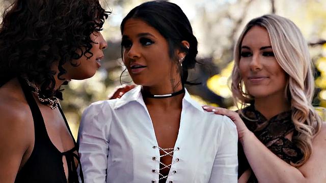 Blonde mature pussylicked in 3some