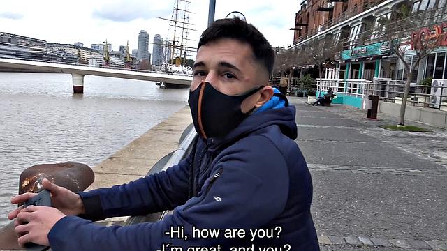 Милый латинский мальчик соблазняет Кевшо1 на съемке - прямой качок раздевается и мощно кончает