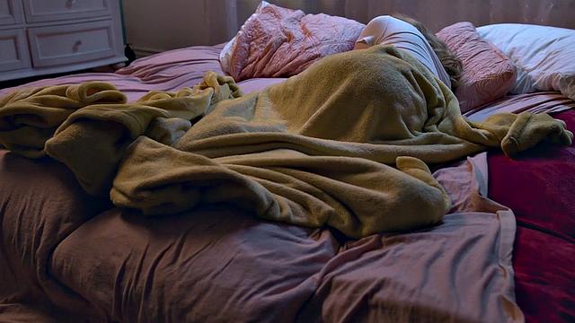 Nympho trans seducing her bigass GF after sleepover