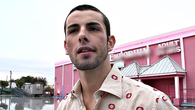 Naive guy gets fellatio