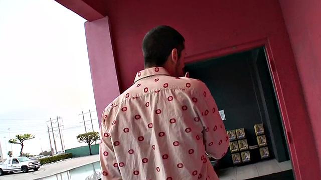 Naive guy gets fellatio