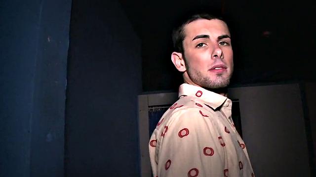 Naive guy gets fellatio