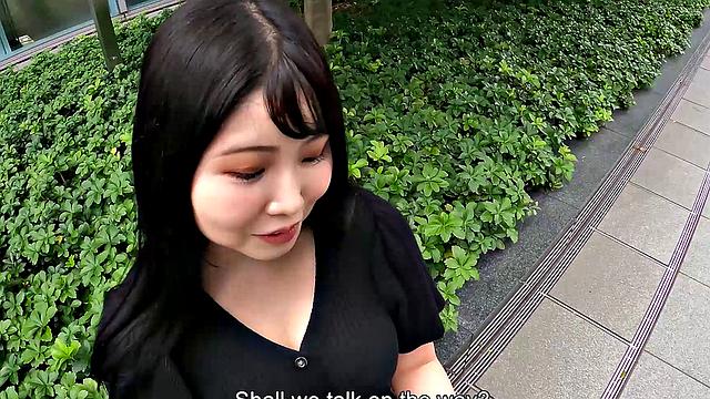 Aina Nanjyo трясёт огромными сиськами и получает глубокий кремпай