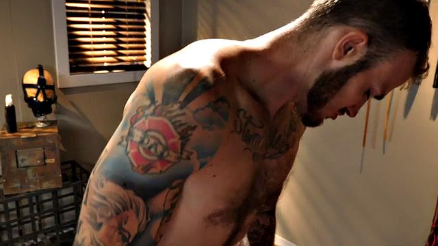 жизнерадостная milf с широкой жопой и горничная-кроссдрессер устраивают веселое трио