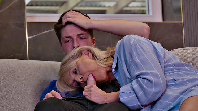 MATURE4K. Twisted Moms Game