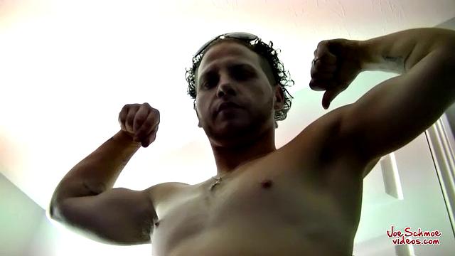 Джерзи отсасывают его твёрдый член! - Джерзи и Джо