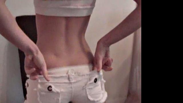 BrookeSkye with small tits fingers pussy