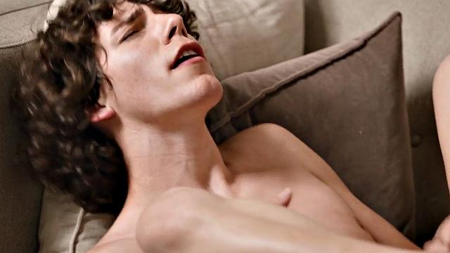 Skinny bottom twink barebacked by stud after sucking