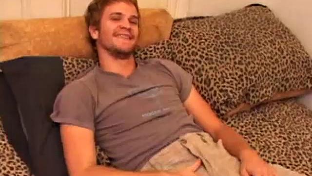 Зах Питерс дрочит где угодно: в поезде, в машине и даже рядом с попутчиками