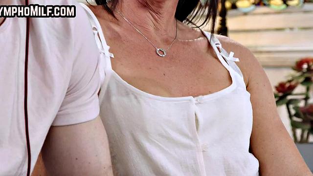 Big booty dirty MILF with gamer guy in doggystyle