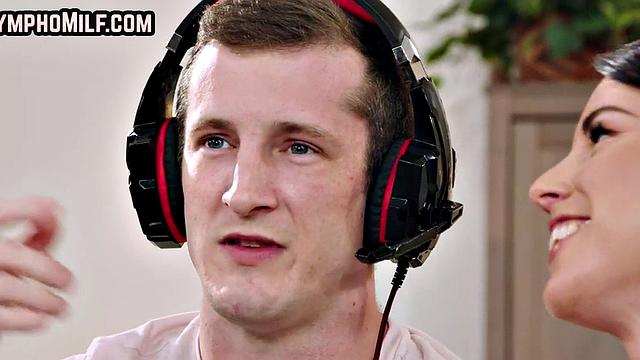Big booty dirty MILF with gamer guy in doggystyle