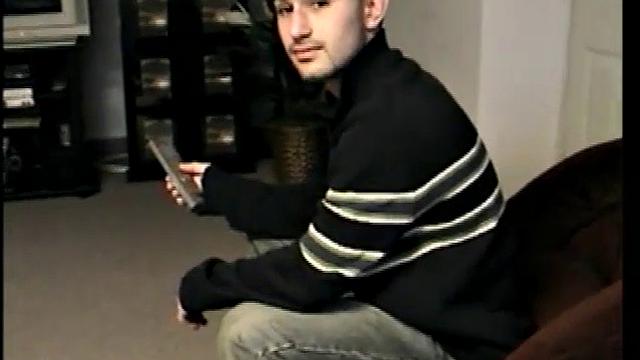 Пацан жестко дрочит Полли и ловит струю спермы на себя