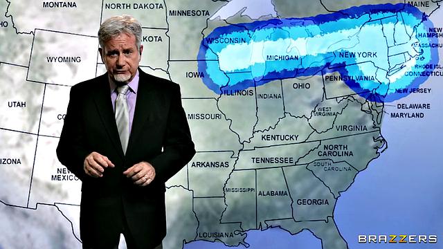 Белла Ролланд и Kissa Sins не могут удержаться друг от друга - страсть прямо на рабочем столе в студии новостей.