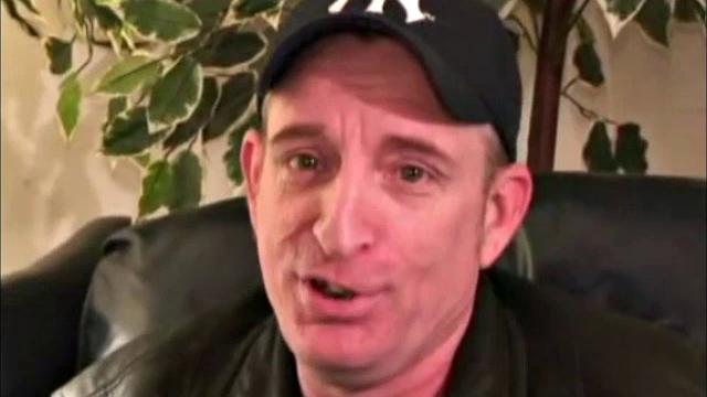 Фрэнк весь день работал, а теперь рукой балуется как чемпион