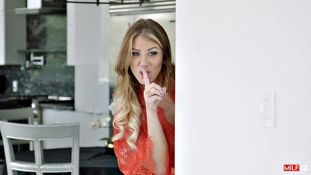 Robber Gets Milf Pussy