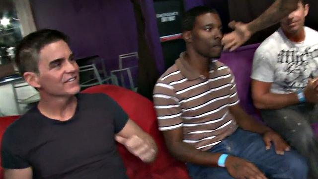 Amateur gays suck on public stripper party