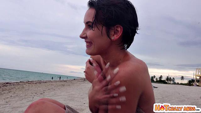 Naked At The Beach - S5:E7