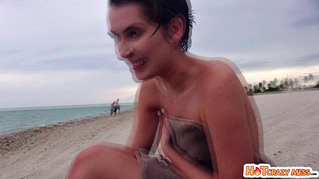 Naked At The Beach - S5:E7