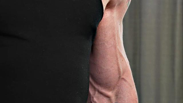 Black doctor with muscle fetish gives HJ to big patient