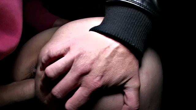 кристина трахается за деньги на улице и дрочит незнакомцу