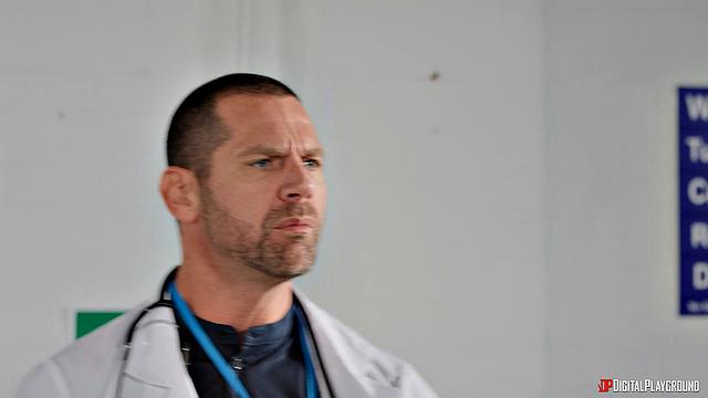 Когда начальница и врач встречаются в кабинете - Alyssa Reece и Danny D устраивают медосмотр со специальной программой, а халаты тут вовсе ни при чём.