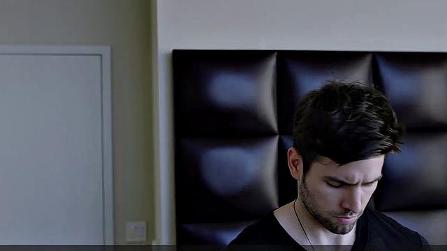 звезда-брюнетка stephanie corneliussen устраивает бдсм-вечеринку в ванной