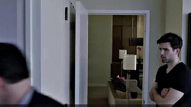 звезда-брюнетка stephanie corneliussen устраивает бдсм-вечеринку в ванной