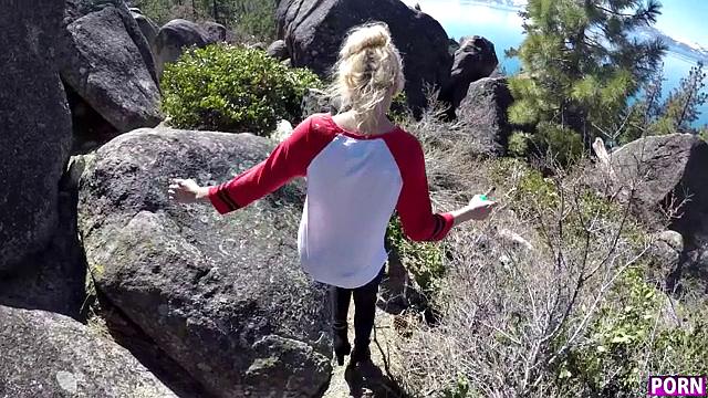 снег снегом, а у подружек свои горячие развлечения