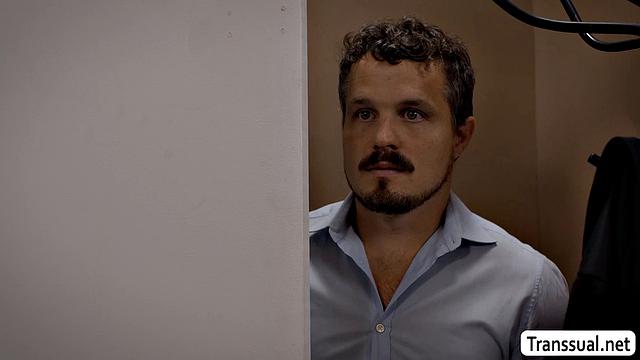 TS Foxxy и Cami Strella: секретарша с азиаткой трахаются в офисе по-взрослому