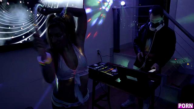 Raver Girlfriends - 12:E10