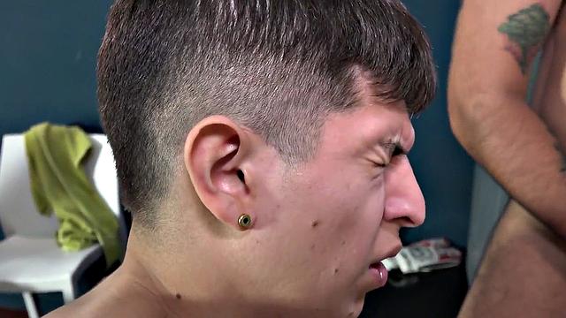 Amateur DILF nails twinks in locker room till cumshot