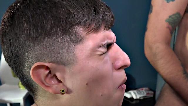 Amateur DILF nails twinks in locker room till cumshot