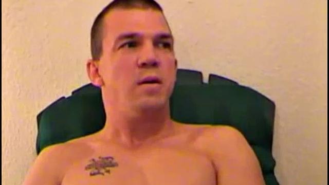 смотри, как родни решается на би-эксперимент с другом