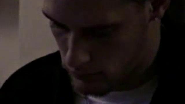 Адам дрочит и сосёт член в одиночестве дома