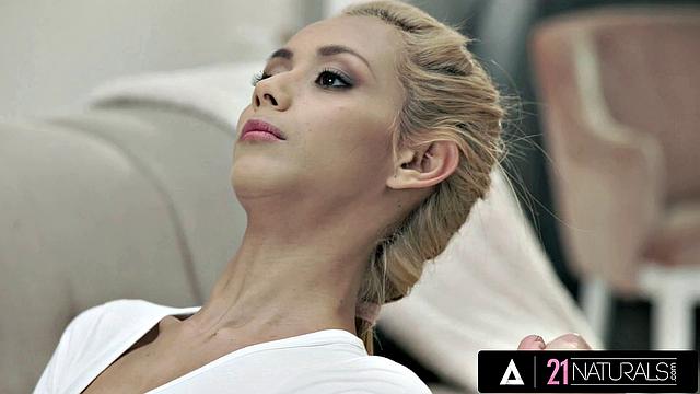 21 NATURALS - Blonde Veronica Leal Gets Her Wet Pussy Covered In Cum After Hot Sex